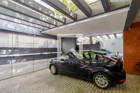 Casa à venda com 380m², 6 quartos e 4 vagas Casa à venda com 380m², 6 quartos e 4 vagasGaragem