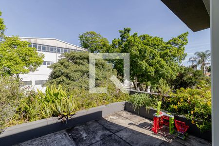 Casa à venda com 380m², 6 quartos e 4 vagas Casa à venda com 380m², 6 quartos e 4 vagasTerraço Salão