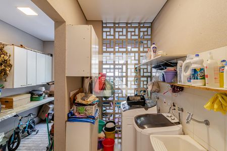 Casa à venda com 380m², 6 quartos e 4 vagas Casa à venda com 380m², 6 quartos e 4 vagasÁrea de Serviço