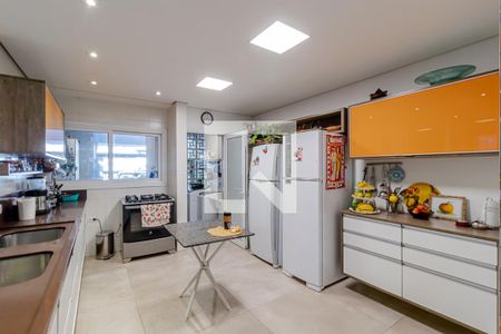 Casa à venda com 380m², 6 quartos e 4 vagas Casa à venda com 380m², 6 quartos e 4 vagasCozinha