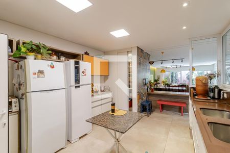 Casa à venda com 380m², 6 quartos e 4 vagas Casa à venda com 380m², 6 quartos e 4 vagasCozinha