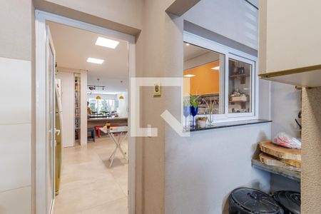 Casa à venda com 380m², 6 quartos e 4 vagas Casa à venda com 380m², 6 quartos e 4 vagasÁrea de Serviço