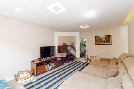 Casa à venda com 380m², 6 quartos e 4 vagas Casa à venda com 380m², 6 quartos e 4 vagasSala de TV