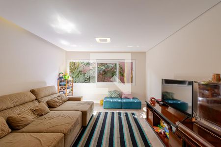 Casa à venda com 380m², 6 quartos e 4 vagas Casa à venda com 380m², 6 quartos e 4 vagasSala de TV