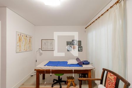 Casa à venda com 380m², 6 quartos e 4 vagas Casa à venda com 380m², 6 quartos e 4 vagasEscritório Individual