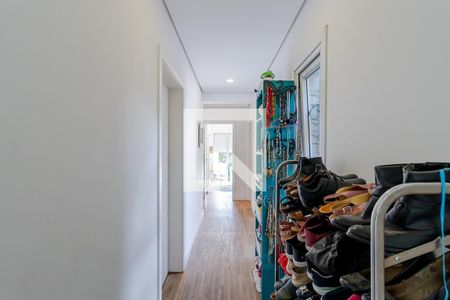 Casa à venda com 380m², 6 quartos e 4 vagas Casa à venda com 380m², 6 quartos e 4 vagasCorredor Quartos