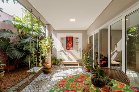 Casa à venda com 380m², 6 quartos e 4 vagas Casa à venda com 380m², 6 quartos e 4 vagasJardim 1