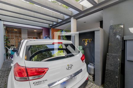 Casa à venda com 380m², 6 quartos e 4 vagas Casa à venda com 380m², 6 quartos e 4 vagasGaragem