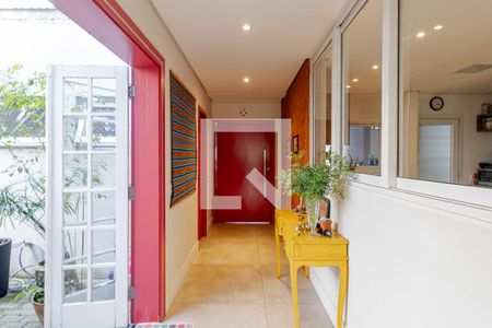 Casa à venda com 380m², 6 quartos e 4 vagas Casa à venda com 380m², 6 quartos e 4 vagasEntrada