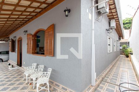Casa à venda com 270m², 5 quartos e 5 vagasVaranda