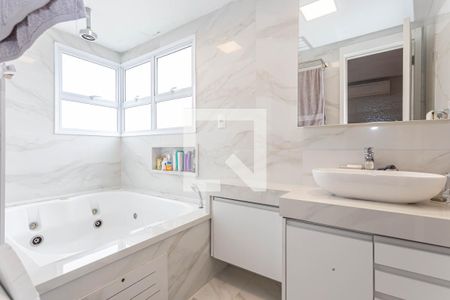 Apartamento à venda com 214m², 3 quartos e 4 vagasBanheiro suite 1