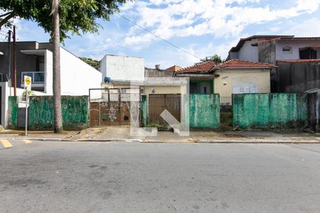 Casa à venda com 630m², 1 quarto e 5 vagas Casa à venda com 630m², 1 quarto e 5 vagasFachada