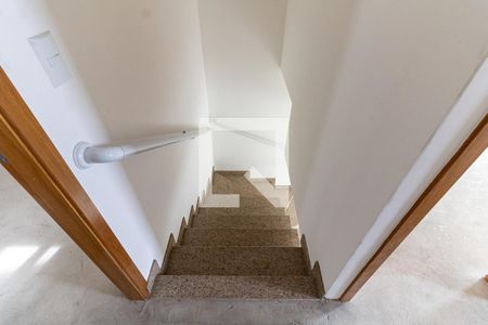 Casa à venda com 80m², 3 quartos e 2 vagas Casa à venda com 80m², 3 quartos e 2 vagasEscada