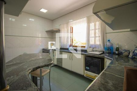 Casa de condomínio à venda com 410m², 4 quartos e 6 vagas