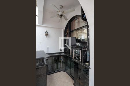 Casa à venda com 285m², 3 quartos e 4 vagasPorão