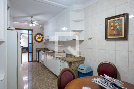 Casa à venda com 285m², 3 quartos e 4 vagasCozinha 