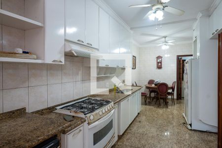 Casa à venda com 285m², 3 quartos e 4 vagasCozinha 