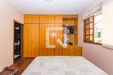 Casa à venda com 360m², 4 quartos e 3 vagas Casa à venda com 360m², 4 quartos e 3 vagasSuíte