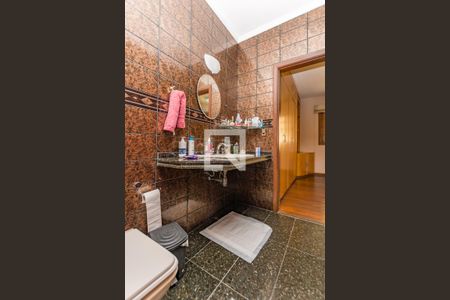 Casa à venda com 360m², 4 quartos e 3 vagas Casa à venda com 360m², 4 quartos e 3 vagasBanheiro da Suíte