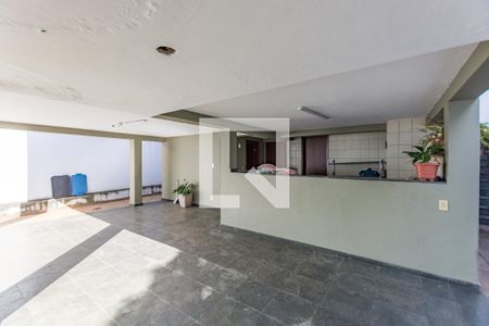 Casa à venda com 360m², 4 quartos e 3 vagas Casa à venda com 360m², 4 quartos e 3 vagasQuintal