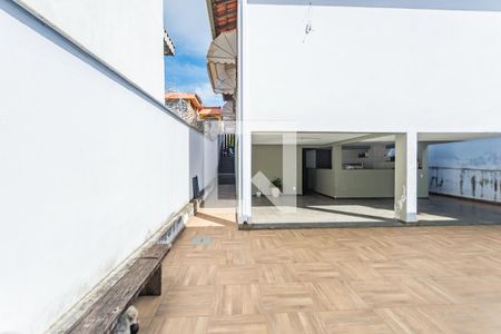 Casa à venda com 360m², 4 quartos e 3 vagas Casa à venda com 360m², 4 quartos e 3 vagasQuintal