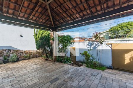 Casa à venda com 360m², 4 quartos e 3 vagas Casa à venda com 360m², 4 quartos e 3 vagasGaragem