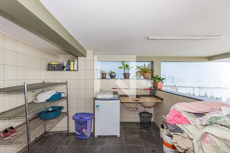 Casa à venda com 360m², 4 quartos e 3 vagas Casa à venda com 360m², 4 quartos e 3 vagasÁrea de Serviço