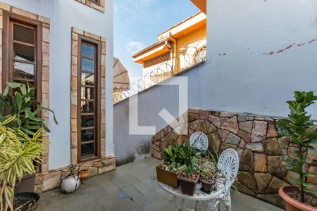 Casa à venda com 360m², 4 quartos e 3 vagas Casa à venda com 360m², 4 quartos e 3 vagasQuintal