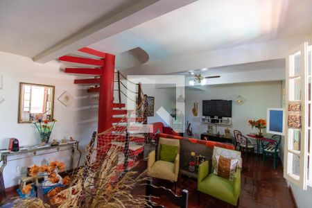 Sala de casa à venda com 4 quartos, 360m² em Maravista, Niterói