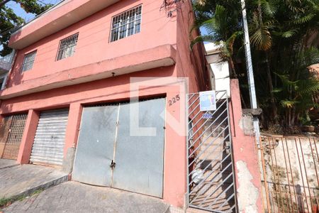 Casa para alugar com 80m², 2 quartos e 1 vagaFachada