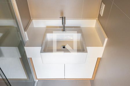 Banheiro de kitnet/studio para alugar com 1 quarto, 24m² em Sumarezinho, São Paulo
