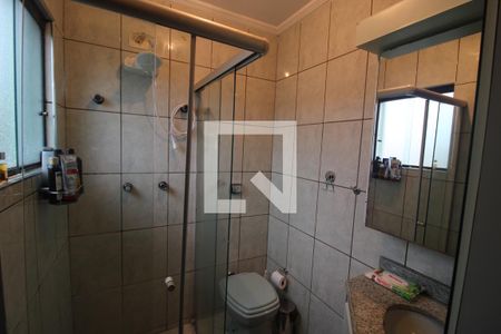 Casa à venda com 310m², 3 quartos e 6 vagasQuarto 2 - banheiro