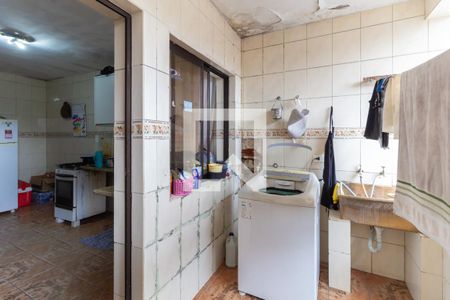 Casa à venda com 363m², 2 quartos e 2 vagas Casa à venda com 363m², 2 quartos e 2 vagasLavanderia Casa 2