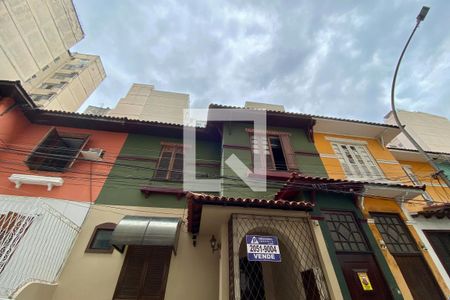 Casa à venda com 102m², 2 quartos e 1 vaga Casa à venda com 102m², 2 quartos e 1 vagaFachada