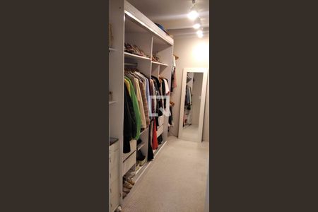 Apartamento à venda com 170m², 3 quartos e 4 vagas Apartamento à venda com 170m², 3 quartos e 4 vagasCloset da suíte 1