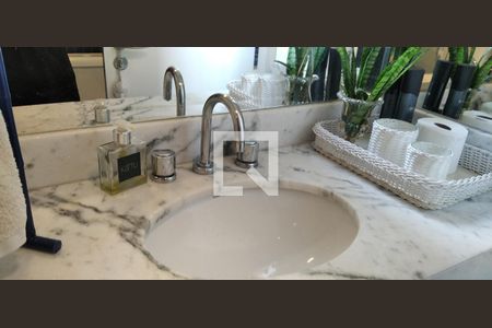 Apartamento à venda com 170m², 3 quartos e 4 vagas Apartamento à venda com 170m², 3 quartos e 4 vagasBanheiro da Suíte 2