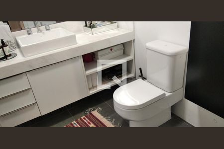 Apartamento à venda com 170m², 3 quartos e 4 vagas Apartamento à venda com 170m², 3 quartos e 4 vagasBanheiro da Suíte 1