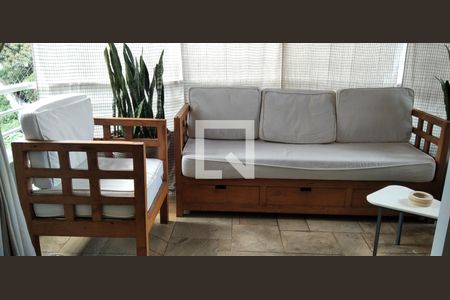 Apartamento à venda com 170m², 3 quartos e 4 vagas Apartamento à venda com 170m², 3 quartos e 4 vagasVaranda