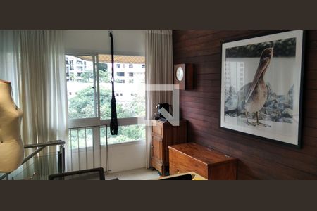 Apartamento à venda com 170m², 3 quartos e 4 vagas Apartamento à venda com 170m², 3 quartos e 4 vagasEscritório