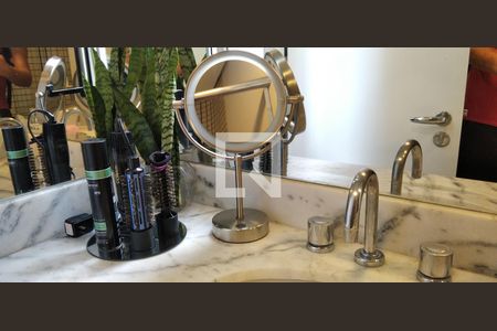 Apartamento à venda com 170m², 3 quartos e 4 vagas Apartamento à venda com 170m², 3 quartos e 4 vagasBanheiro da Suíte 3