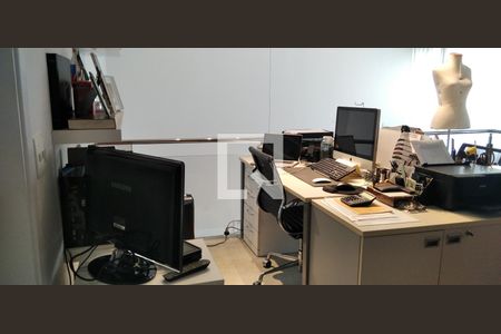 Apartamento à venda com 170m², 3 quartos e 4 vagas Apartamento à venda com 170m², 3 quartos e 4 vagasEscritório