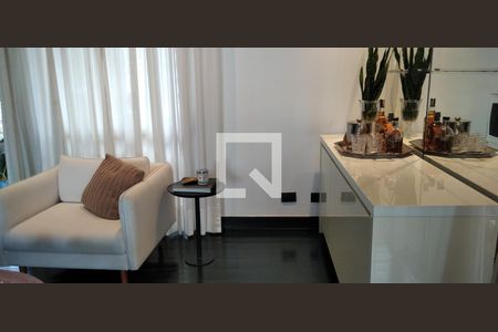 Apartamento à venda com 170m², 3 quartos e 4 vagas Apartamento à venda com 170m², 3 quartos e 4 vagasDetalhe Sala