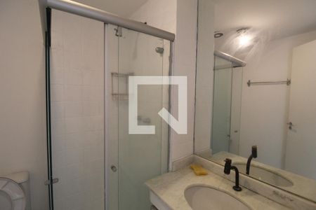 Apartamento à venda com 130m², 2 quartos e 2 vagasBanheiro do corredor