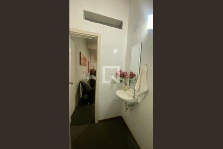 Casa à venda com 490m², 4 quartos e 3 vagas Casa à venda com 490m², 4 quartos e 3 vagasLavabo