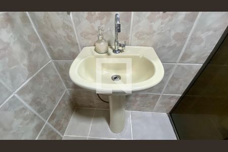 Casa à venda com 490m², 4 quartos e 3 vagas Casa à venda com 490m², 4 quartos e 3 vagasBanheiro Social