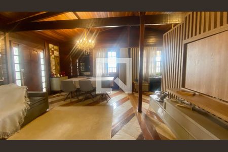 Casa à venda com 490m², 4 quartos e 3 vagas Casa à venda com 490m², 4 quartos e 3 vagasSala 3