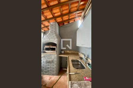 Casa à venda com 490m², 4 quartos e 3 vagas Casa à venda com 490m², 4 quartos e 3 vagasChurrasqueira