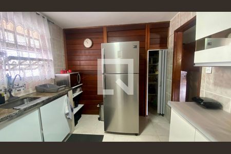 Casa à venda com 490m², 4 quartos e 3 vagas Casa à venda com 490m², 4 quartos e 3 vagasCozinha