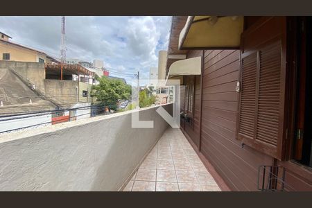 Casa à venda com 490m², 4 quartos e 3 vagas Casa à venda com 490m², 4 quartos e 3 vagasQuarto 4