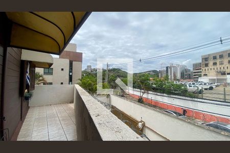 Casa à venda com 490m², 4 quartos e 3 vagas Casa à venda com 490m², 4 quartos e 3 vagasVaranda